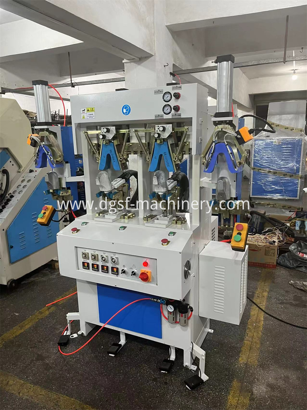 Back-part Molding Machine